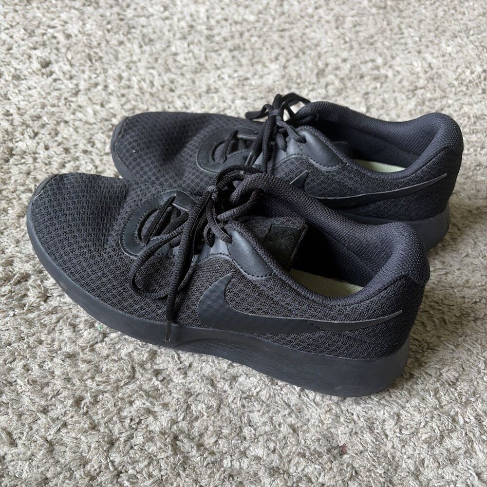 Nike Shoes Womens Size 10 Tanjun Black Comfort Running Sneakers DJ6257-002
